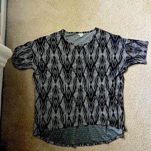 LulaRoe 2X Irma shirt. Black and white.